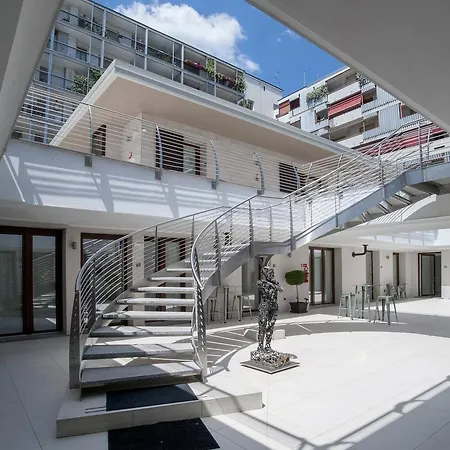 Ξενοδοχείο με διαμερίσματα & Urban Padel Μιλάνο