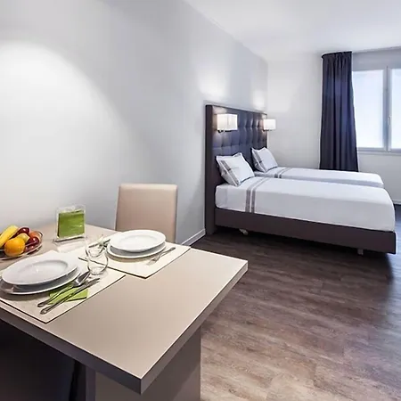 & Urban Padel Apart-hotel Milão