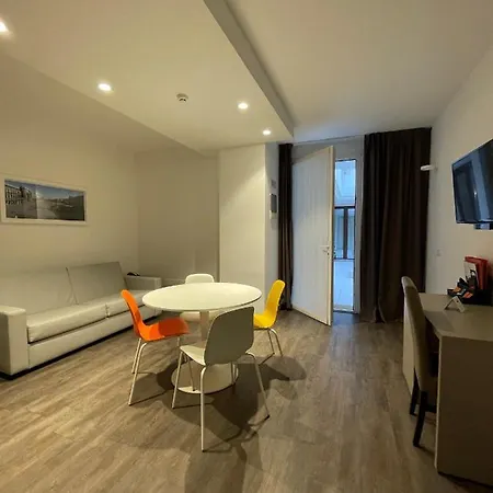 Aparthotel & Urban Padel 4*