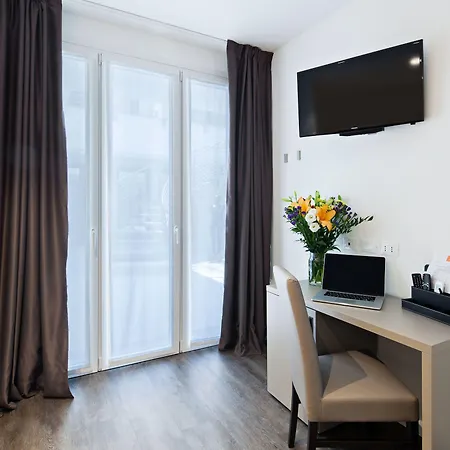 & Urban Padel Apart-hotel