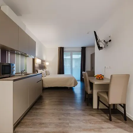 Aparthotel & Urban Padel 4*