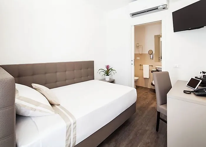 & Urban Padel 4* ミラノ