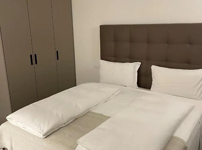 & Urban Padel 4* ミラノ