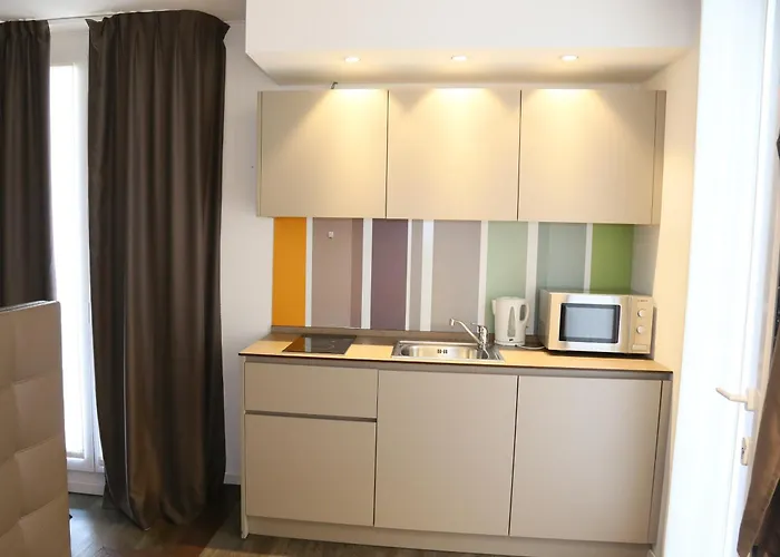 アパートホテル & Urban Padel