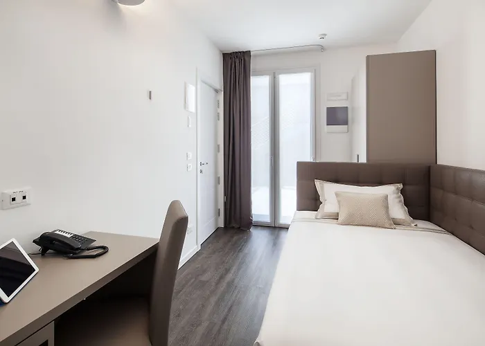 アパートホテル & Urban Padel ミラノ