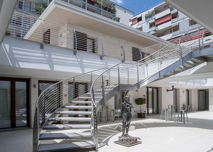 アパートホテル & Urban Padel