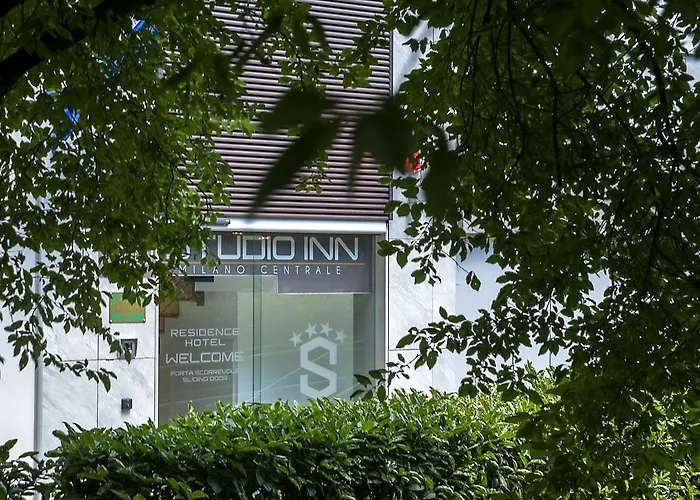 & Urban Padel 4* ミラノ