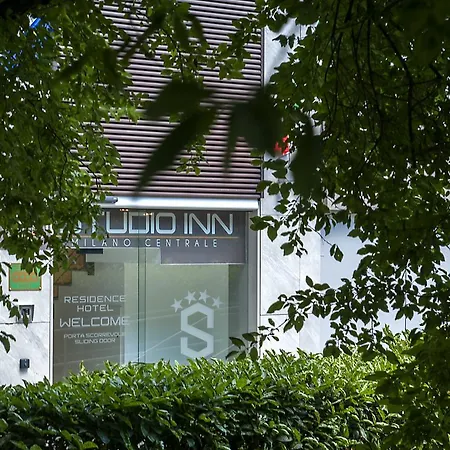 & Urban Padel 4* ميلان